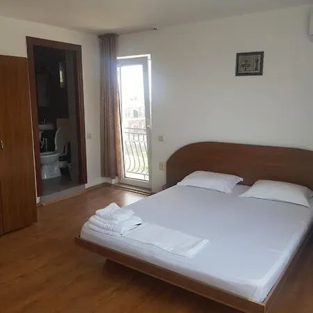 Pensiune Casa Galbena
