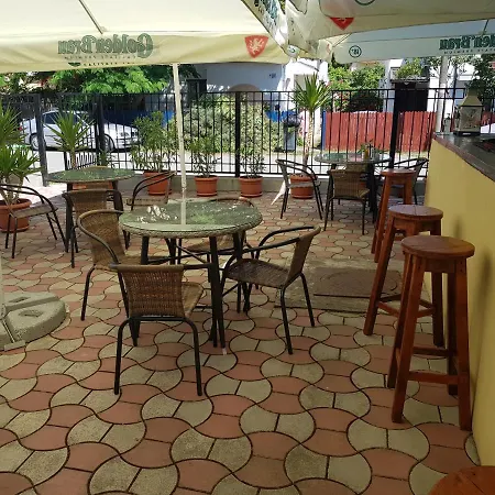 Casa Galbena *