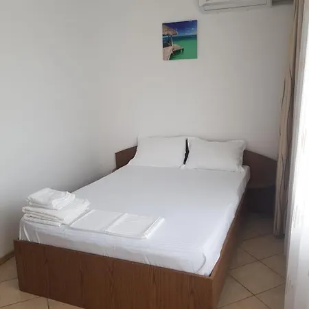 Casa Galbena 3*