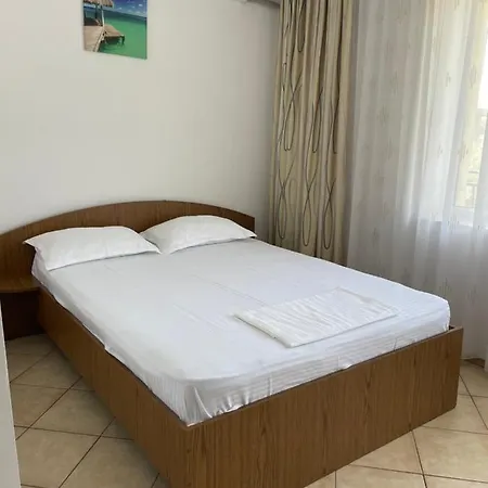 Casa Galbena 3*