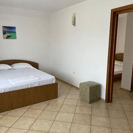Casa Galbena 3* كوستِنيست