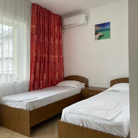 45 & Casa Galbena Костинешти