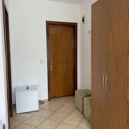 Casa Galbena 3*