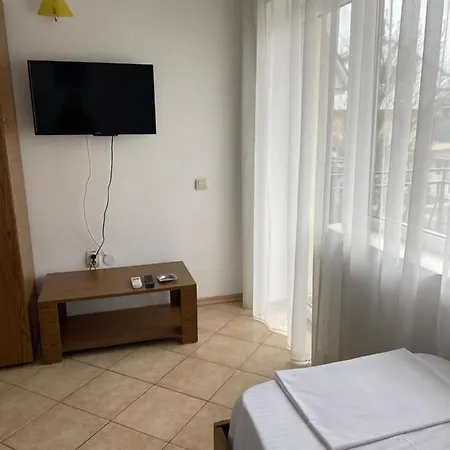 Casa Galbena 3*