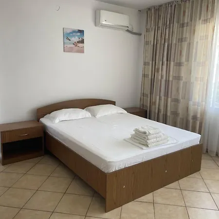 Casa Galbena 3*