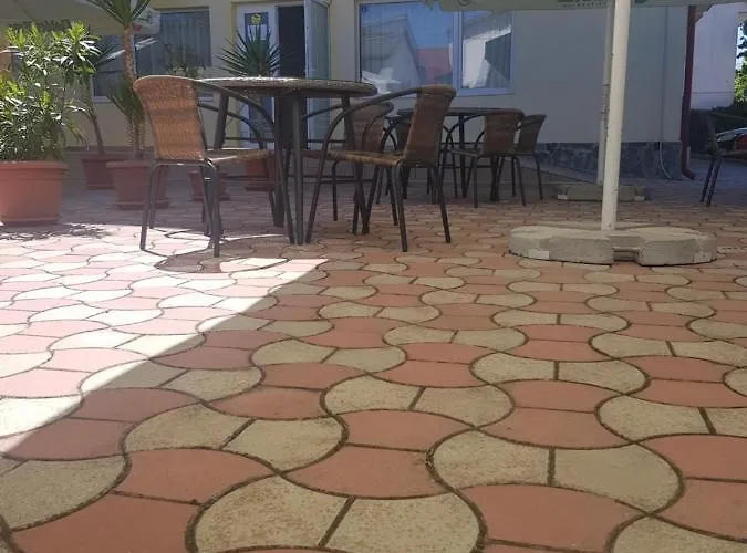 45 & Casa Galbena 3*