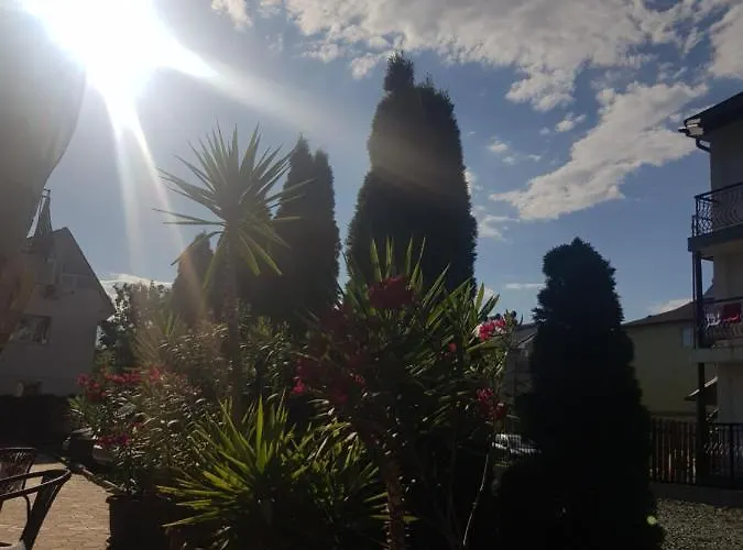 Konukevi 45 & Casa Galbena 3*