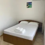 45 & Casa Galbena Guest house 3*