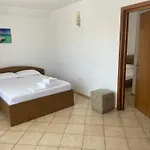 Maison d'hôtes 45 & Casa Galbena Costinesti