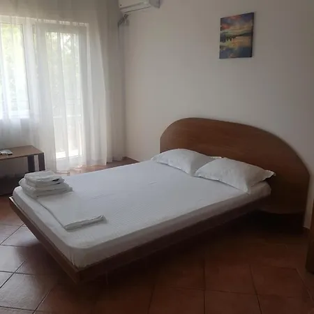 Guest house Casa Galbena