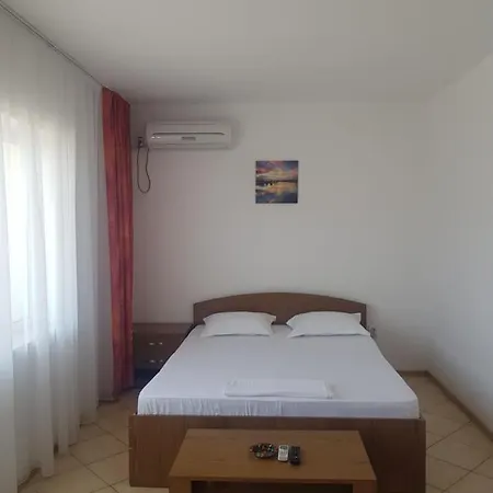 Guest house Casa Galbena *