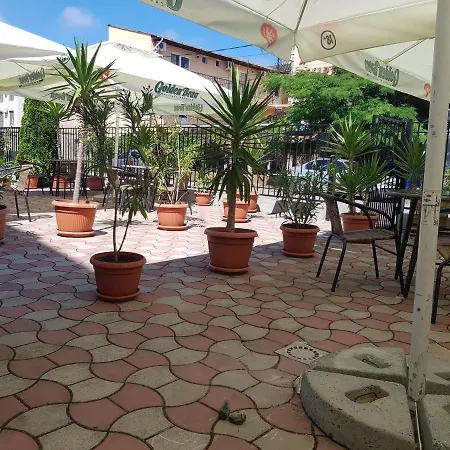 45 & Casa Galbena 3* Costinești