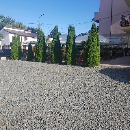 45 & Casa Galbena
