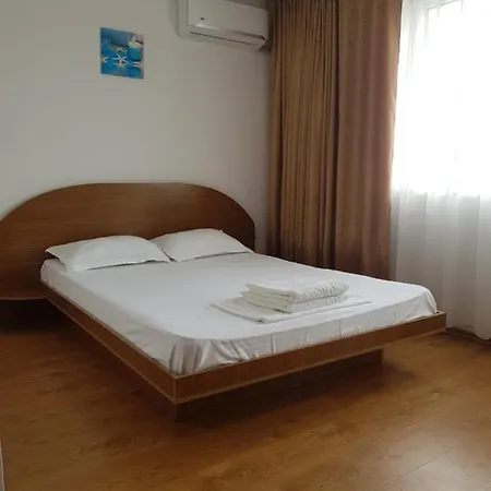 Guest house Casa Galbena *