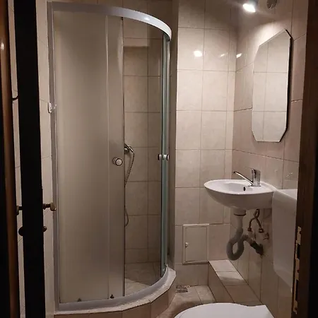 45 & Casa Galbena 3*