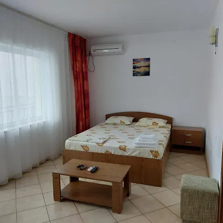 Guest house Casa Galbena