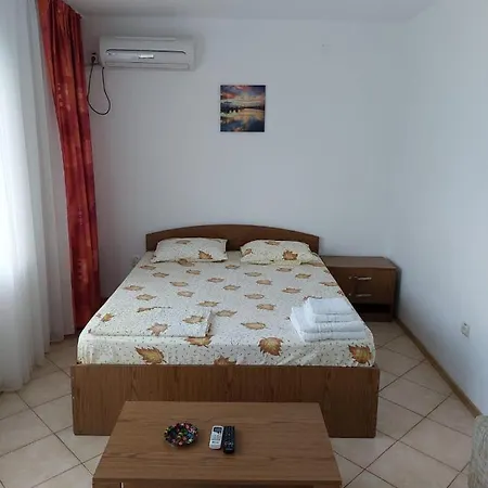 Casa Galbena *
