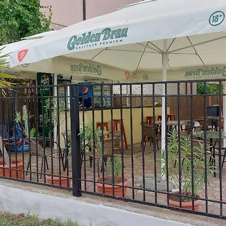 Casa Galbena *