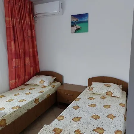 Guest house Casa Galbena