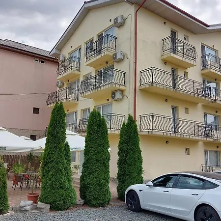 Casa Galbena *