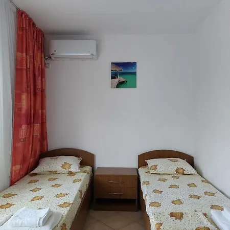 Casa Galbena Guest house