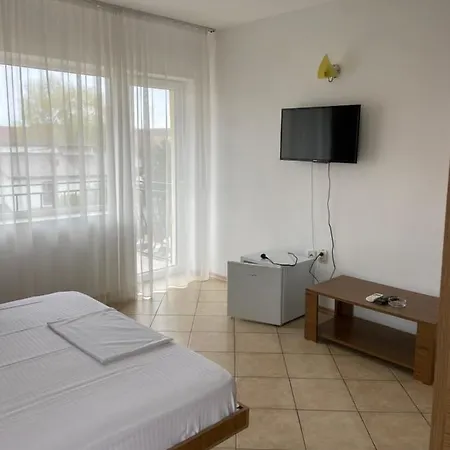 Casa Galbena 3*