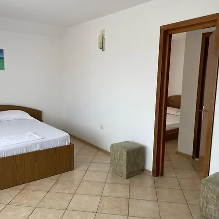 45 & Casa Galbena 3* Costinesti