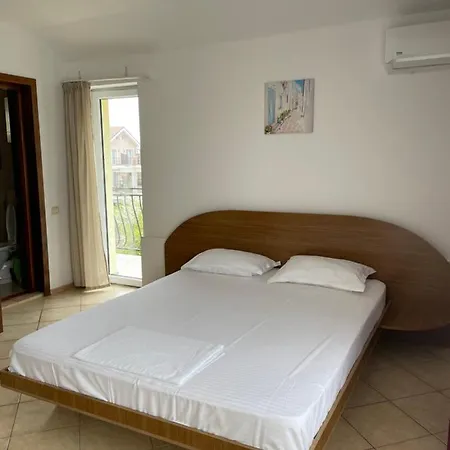 Casa Galbena Guest house *