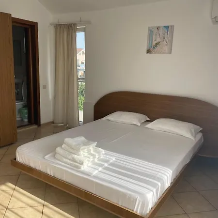 45 & Casa Galbena Costinesti