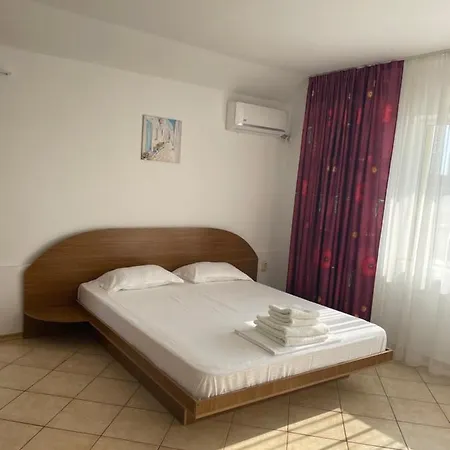 45 & Casa Galbena Πανσιόν 3*