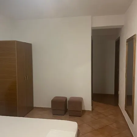Guest house Casa Galbena *