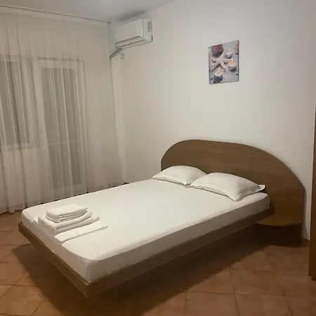 Casa Galbena Guest house *