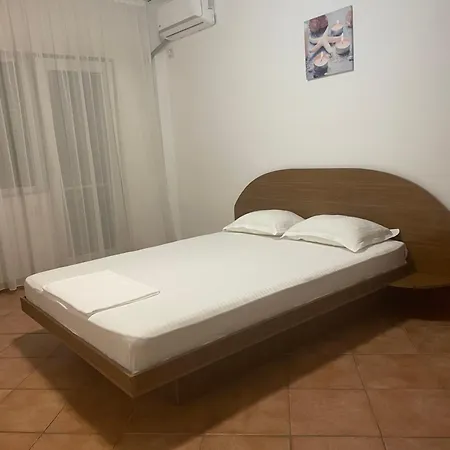 Guest house Casa Galbena *