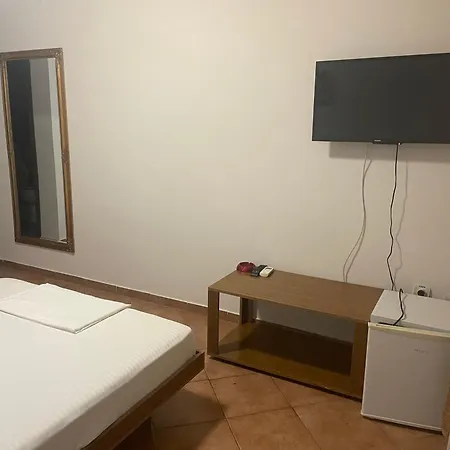 45 & Casa Galbena