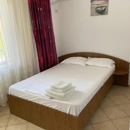 Casa Galbena 3*