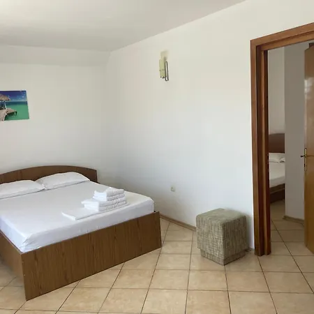 Πανσιόν 45 & Casa Galbena Costinești