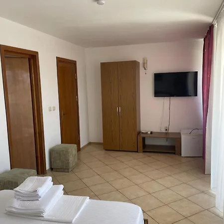 45 & Casa Galbena 3* Costinesti