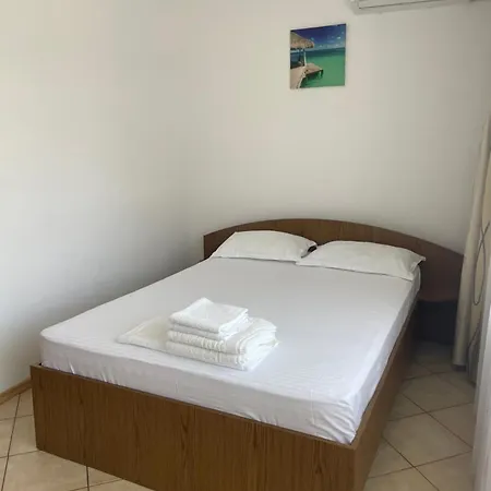 45 & Casa Galbena Πανσιόν 3*